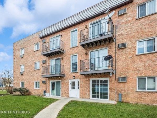 147 W Elk Trail, Unit 345, Carol Stream, IL 60188