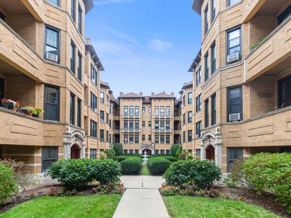 1335 W Lunt Avenue, Unit 2J, Chicago, IL 60626