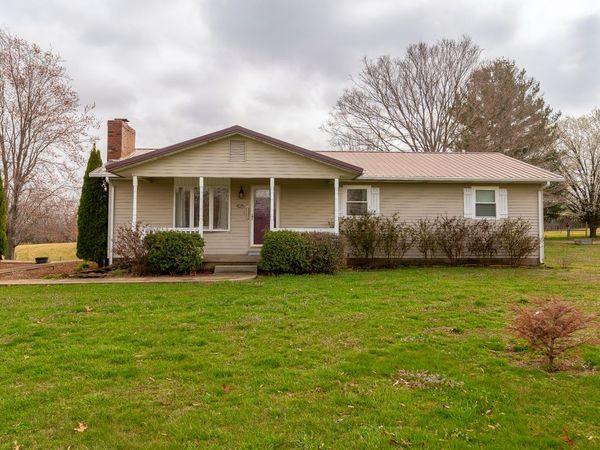 425 Peak Road, Harrisburg, IL 62946