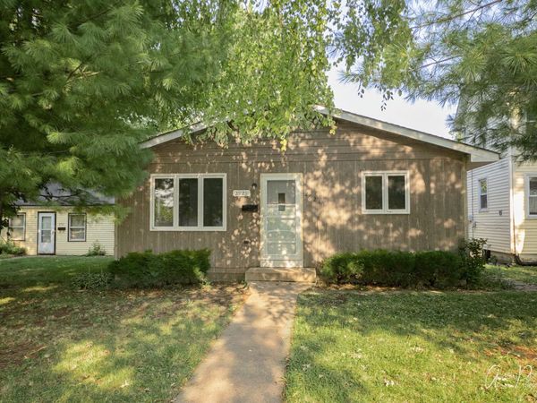 2923 Ezra Avenue N, Zion, IL 60099
