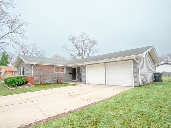 1935 Larchmont Road, Hoffman Estates, IL 60169