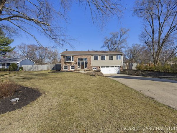 24430 W Boulevard de John, Naperville, IL 60564