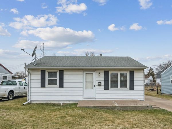816 Lincoln Boulevard , Clinton, IA 52732