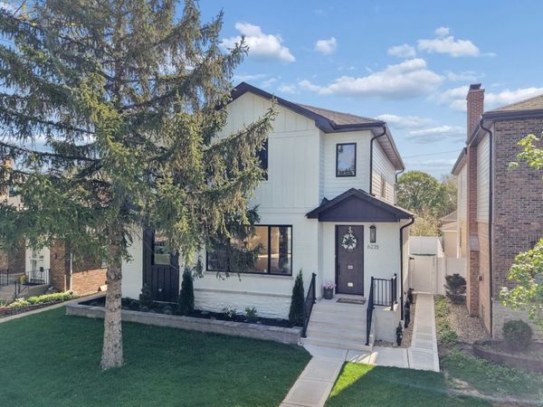 6235 N Kedvale Avenue, Chicago, IL 60646