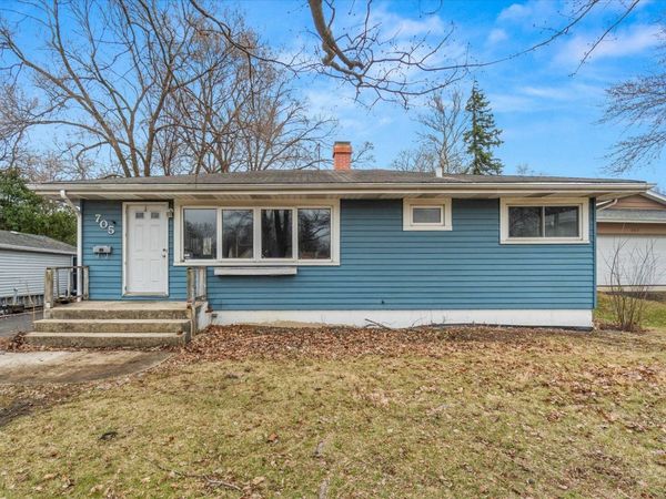 705 S Gables Boulevard , Wheaton, IL 60189