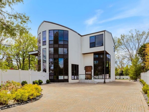 2110 Pfingsten Road , Northbrook, IL 60062