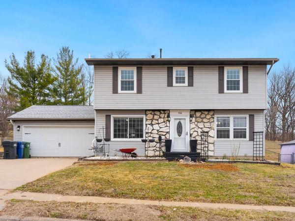 526 Meadowview Drive , Clinton, IA 52732