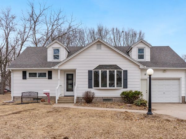 316 8th Avenue , Camanche, IA 52730