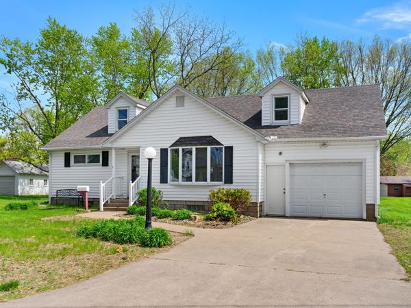 316 8th Avenue, Camanche, IA 52730