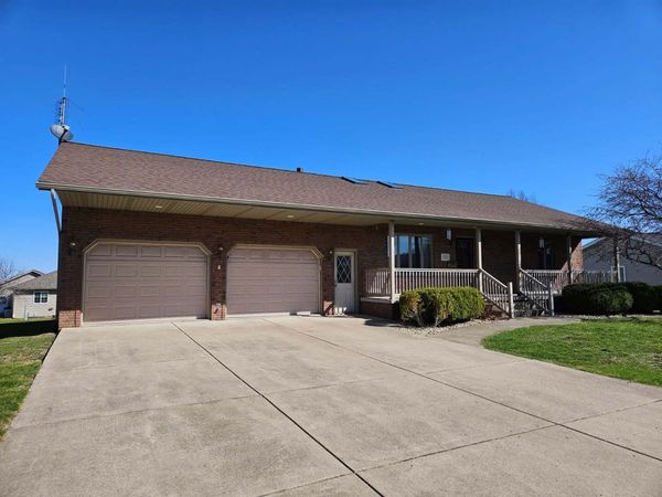 1308 W Carol Drive, Roanoke, IL 61561