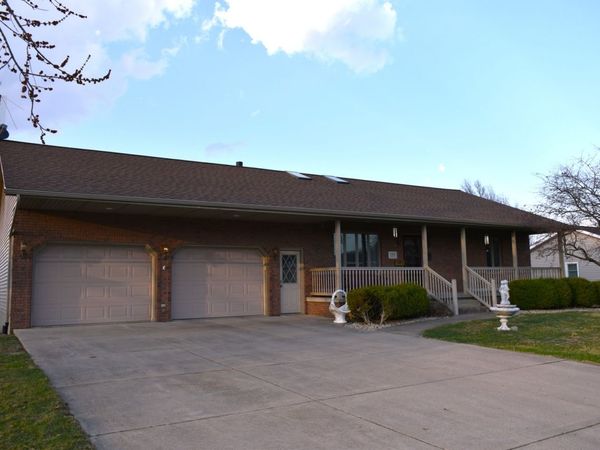 1308 W Carol Drive, Roanoke, IL 61561