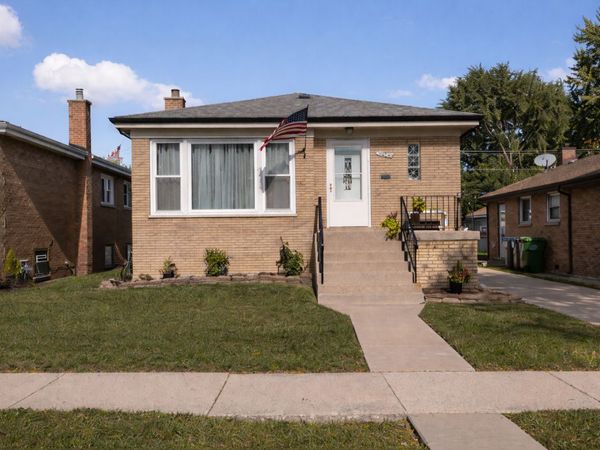 2854 W 99th Street, Evergreen Park, IL 60805