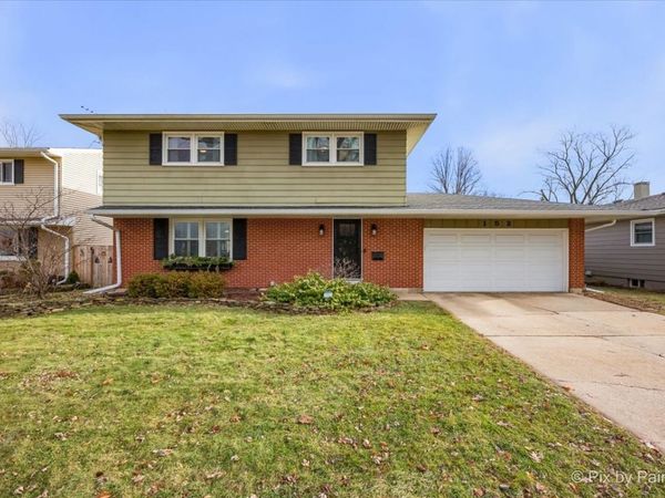 152 Walnut Drive , St. Charles, IL 60174
