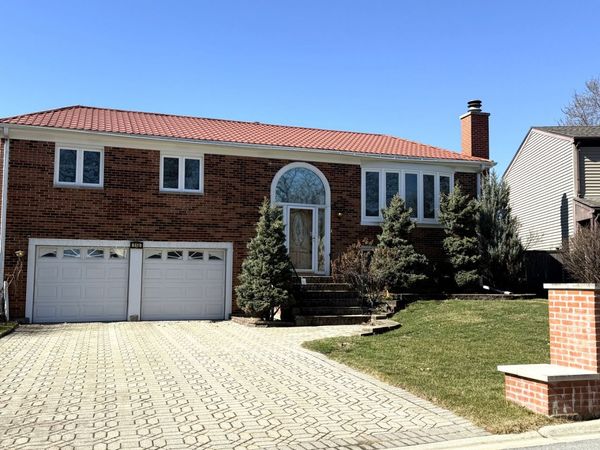 110 Andover Drive, Roselle, IL 60172