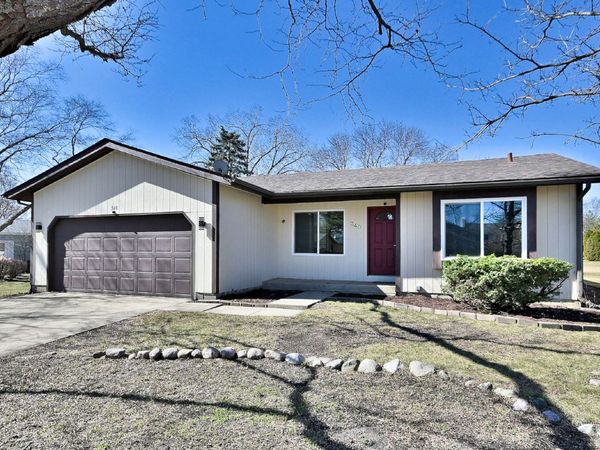 340 Somerset Drive , Streamwood, IL 60107