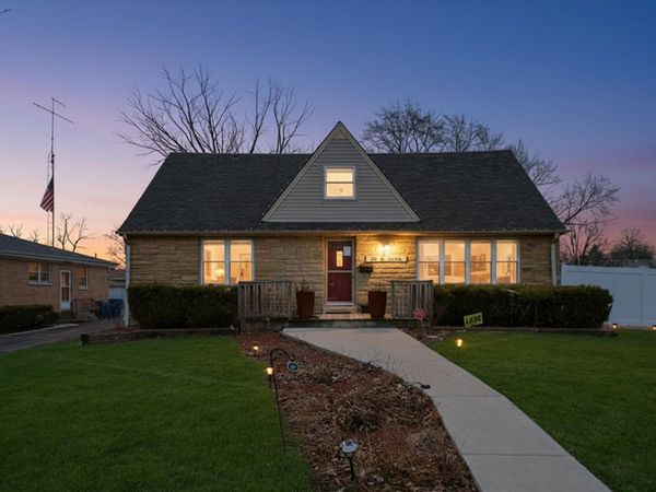 29 S Iowa Avenue, Addison, IL 60101