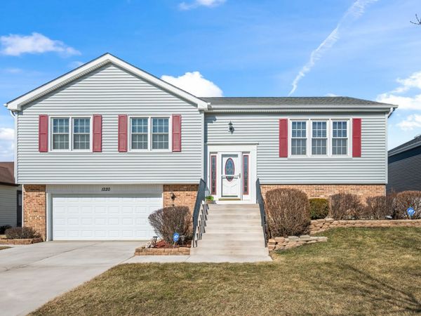 1220 Dorchester Lane, Hoffman Estates, IL 60169