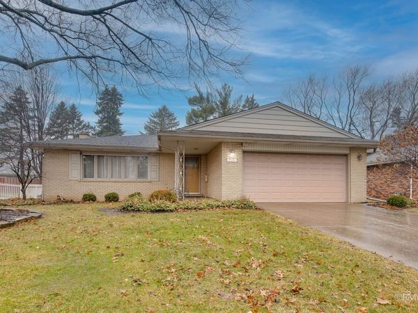 910 S Robert Drive, Mount Prospect, IL 60056