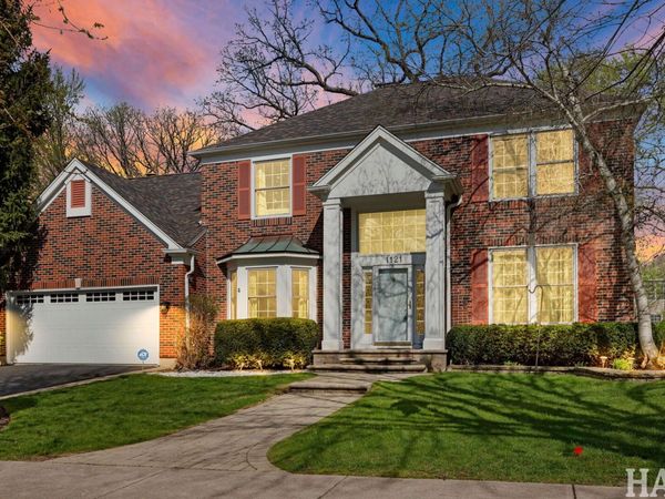 1121 Williamsburg Circle, Grayslake, IL 60030