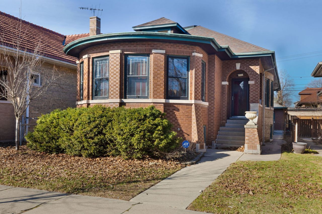 6524 N Campbell Avenue, Chicago, IL 60645 Main Photo