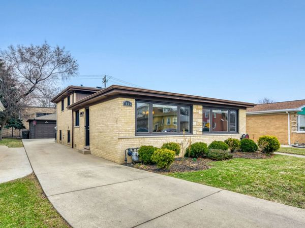 7065 N Hamlin Avenue, Lincolnwood, IL 60712