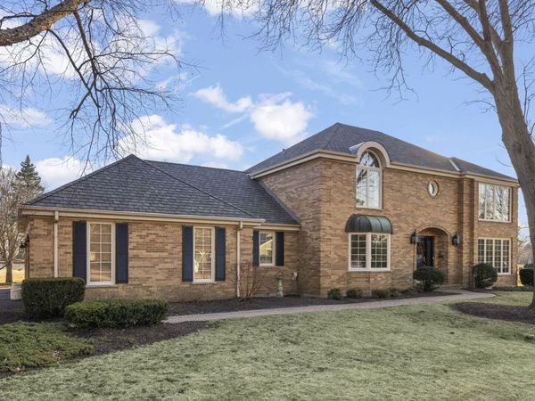 28W211 Cantigny Drive , Winfield, IL 60190