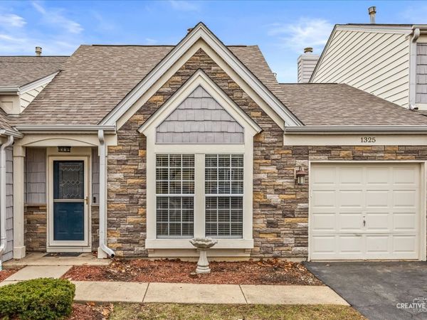 1325 Gloucester Circle , Carol Stream, IL 60188