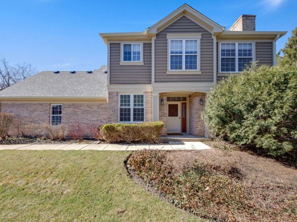 8 Ashford Court , Lincolnshire, IL 60069