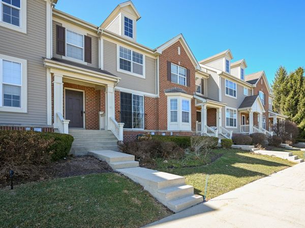 318 S Prospect Avenue, Bartlett, IL 60103