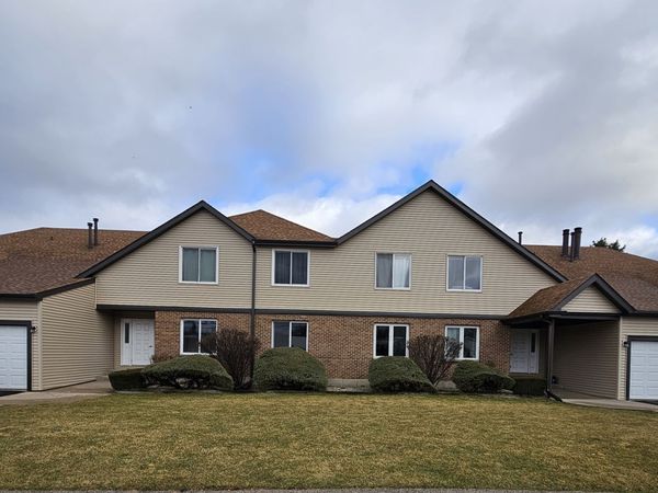 1506 Kennicott Court, Unit 1506, Sycamore, IL 60178