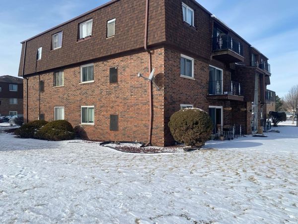 7101 166th Street, Unit 2B, Tinley Park, IL 60477