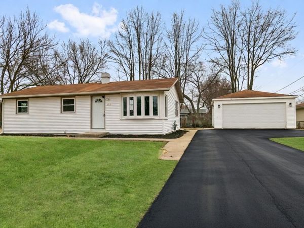 1529 Leslie Avenue , Round Lake Beach, IL 60073