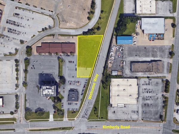 104 E Kimberly Road, Davenport, IA 52806