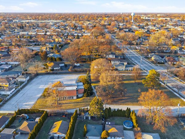 8450 N Shermer Road, Niles, IL 60714