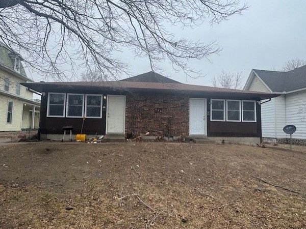 536 10th Avenue S, Clinton, IA 52732