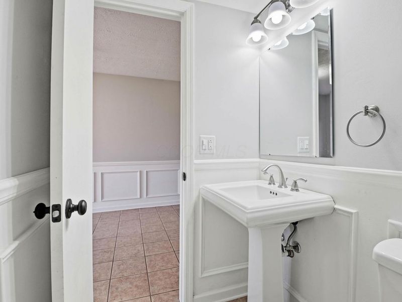 614 Dlyn Street, Columbus, OH 43228 Photo 15