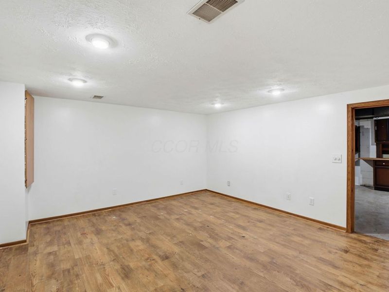 614 Dlyn Street, Columbus, OH 43228 Photo 26