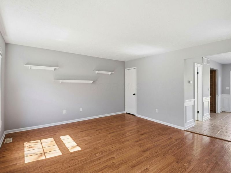 614 Dlyn Street, Columbus, OH 43228 Photo 3