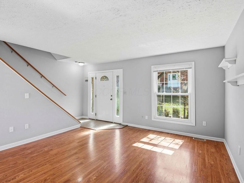 614 Dlyn Street, Columbus, OH 43228 Photo 6