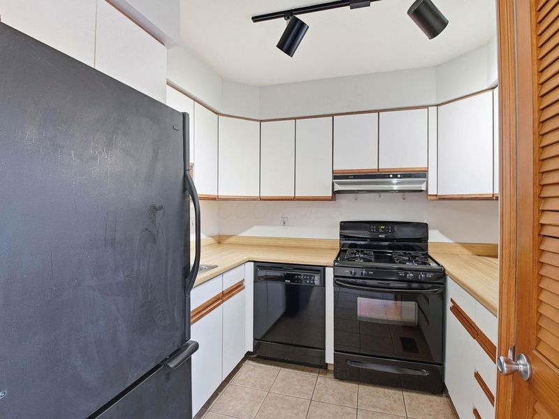 614 Dlyn Street, Columbus, OH 43228 Photo 8