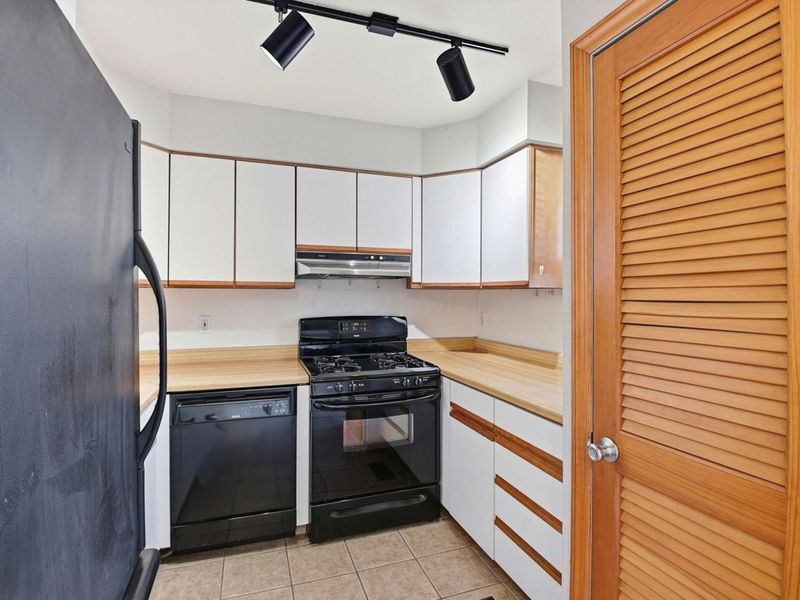 614 Dlyn Street, Columbus, OH 43228 Photo 9