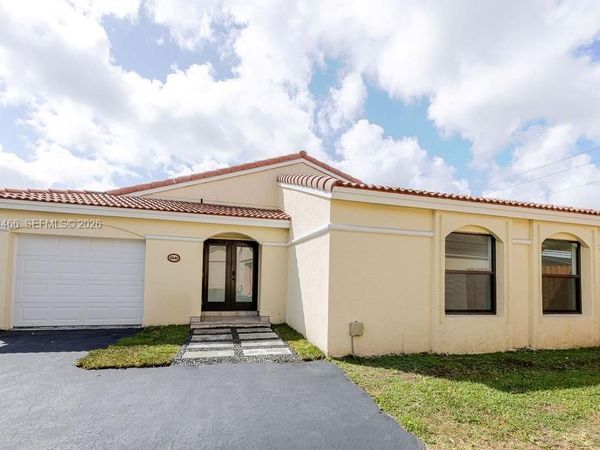 8940 SW 4th Ter , Miami, FL 33174