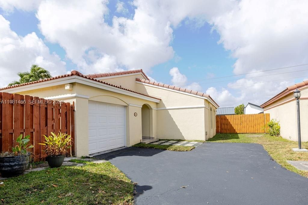 8940 SW 4th Ter, Miami, FL 33174 Photo