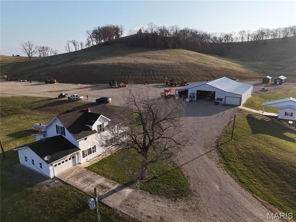 4015 Pike 9140 , Louisiana, MO 63353