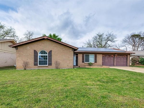 813 Prestwick Street, Bedford, TX 76022