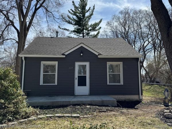 117 W Strathmore, Pontiac, MI 48340