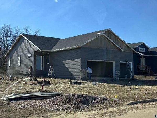 5601 W Cushman St, Sioux Falls, SD 57107