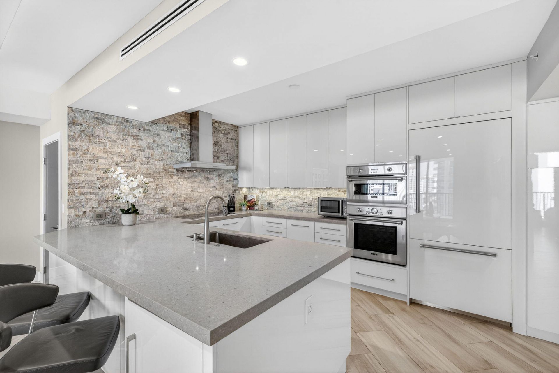 100 S Birch Road, Unit 803, Fort Lauderdale, FL 33316 Photo