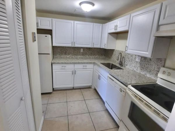 409 Executive Center, Unit 208, West Palm Beach, FL 33401