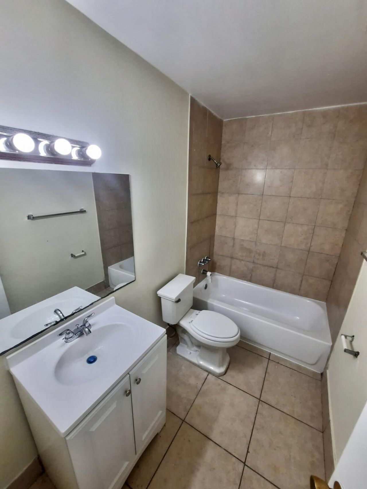 409 Executive Center, Unit 208, West Palm Beach, FL 33401 Photo